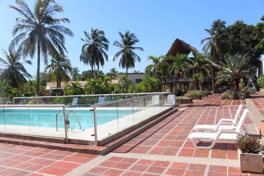 Piscina — Hotel Dorado Plaza Punta Arena