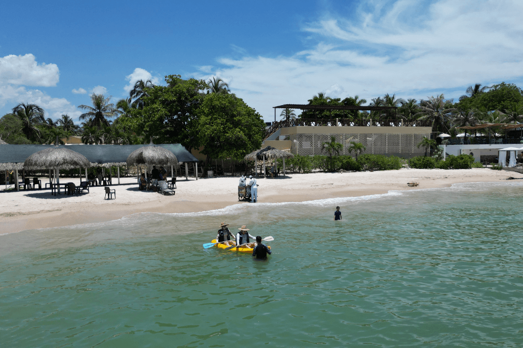 Playa del hotel — Isla Tierra Bomba